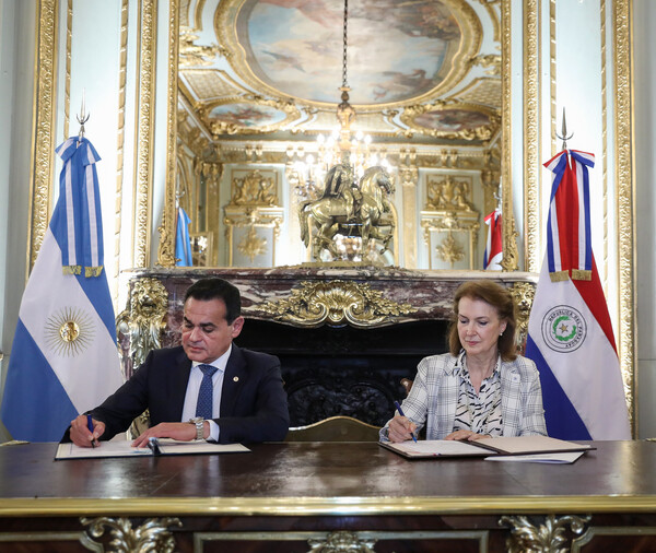 Cancilleres de Paraguay y Argentina abordan principales temas de la agenda bilateral - .::Agencia IP::.