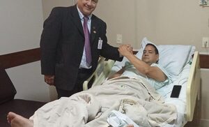 Agente penitenciario cae del techo al intentar cruzar para auxiliar a colega