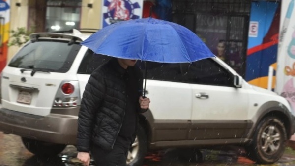 Frío y lluvia marcan el inicio del fin de semana en Paraguay