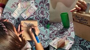 Ramonita fabricó alcancía de cartón para juntar moneditas y festejar su cumpleaños