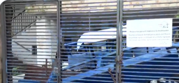 (VIDEO)Alumnos toman colegio por presuntas irregularidades