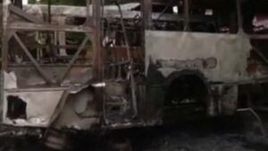 Ocho buses ardieron en la madrugada - SNT