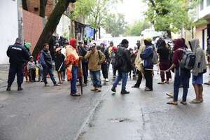 Indígenas instalados sobre Artigas marchan rumbo al microcentro - Nacionales - ABC Color