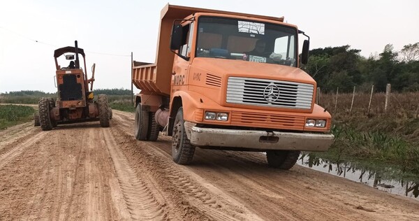 Mejora de caminos rurales fortalece conectividad de comunidades de Ñeembucú - .::Agencia IP::.