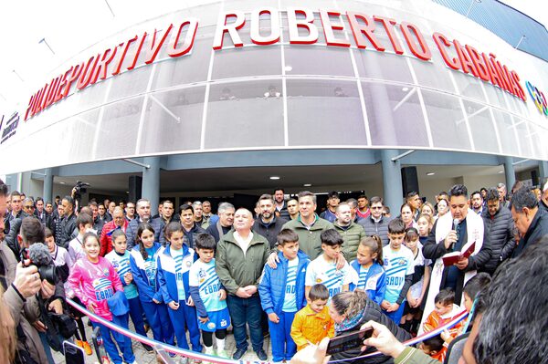 Ñeembucú inaugura su remodelado polideportivo "Roberto Cabañas" - .::Agencia IP::.