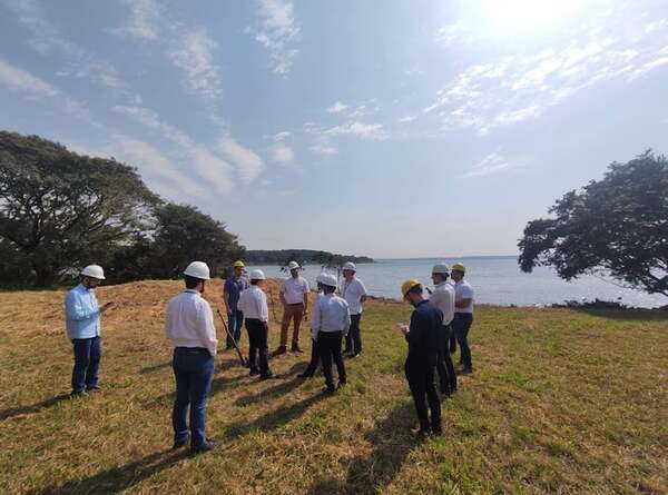 Itaipú: más de 10 firmas interesadas en licitación de la planta solar flotante - Economía - ABC Color