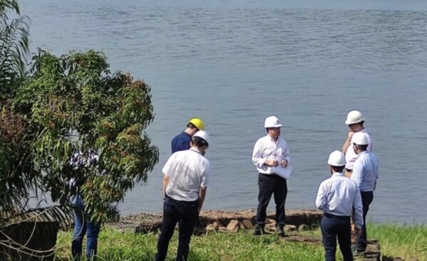 Proyecto de planta solar flotante de ITAIPU atrae a varias empresas