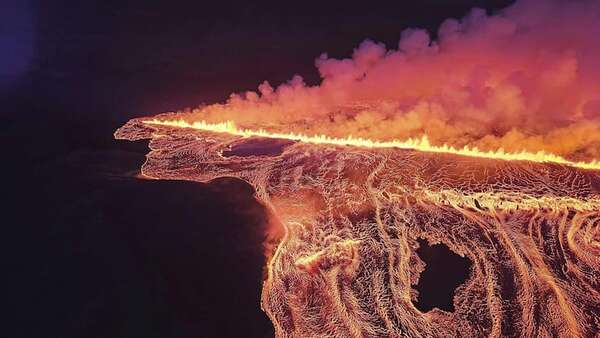 Video: Impactante expulsión de lava naranja en Islandia - Ciencia - ABC Color