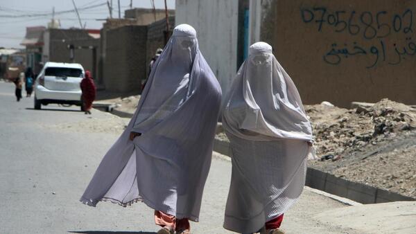 Activistas afganas denuncian un "apartheid de género" tras una nueva ley de los talibanes