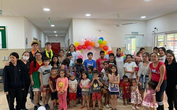 Agasajan a niños y niñas con juegos y actividades recreativas