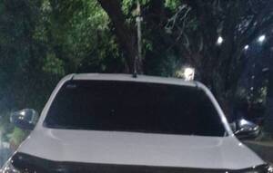 Lo pescó con la otra mientras se “comían” a besos, él intentó rajar: lo agarró la poli manejando yaguare