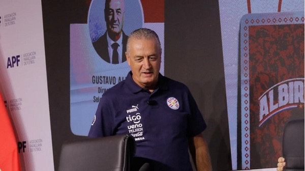 Alfaro prepara primera convocatoria para Eliminatorias 2026