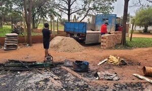 Asisten a familia que perdió todo tras incendio