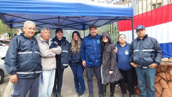 Funcionarios del SEME se apeligran en ambulancias que no frenan - Nacionales - ABC Color