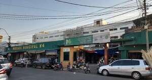 La Nación / Comerciantes del Mercado 4 detuvieron a delincuente que robó el celular a una mujer