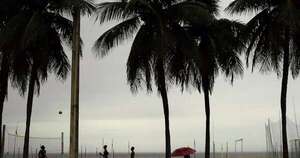 Diario HOY | Rescate masivo en la playa de Copacabana de Rio debido a fuertes vientos