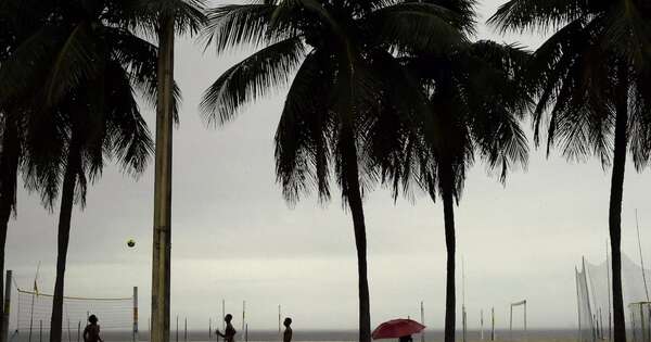 Diario HOY | Rescate masivo en la playa de Copacabana de Rio debido a fuertes vientos