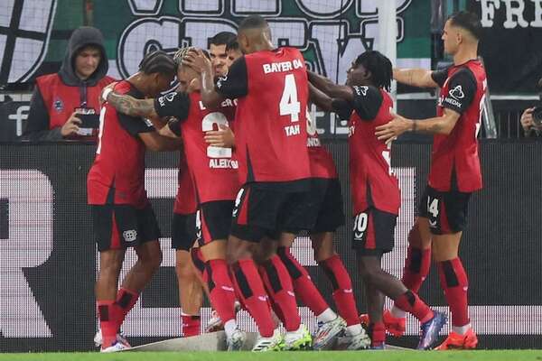 El Bayer Leverkusen saca una victoria agónica en un estreno loco en Mönchengladbach - Fútbol Internacional - ABC Color