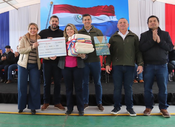Peña entrega recursos para fortalecer servicios de salud en Ñeembucú - ADN Digital