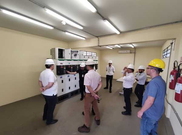 Proyecto de futura planta solar flotante de Itaipu atrae a empresas paraguayas y brasileñas - ADN Digital