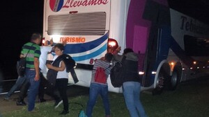 Pasajeros hartos de quedar varados en la ruta por mal estado de buses