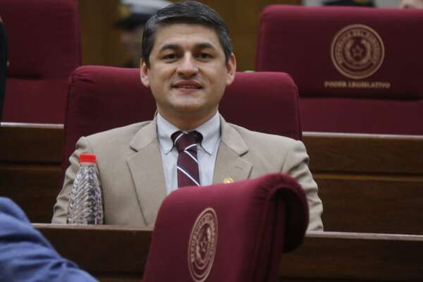 Diputado Benjamín Cantero se embarra al querer lavarse las manos - Política - ABC Color