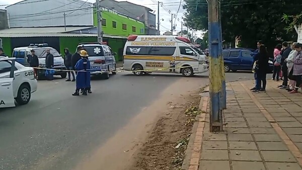 Una mujer muere tras choque entre motocicleta y un auto en Luque