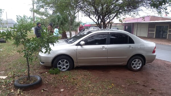 Auto de un policía fue atacado con 14 balazos en Pedro Juan Caballero