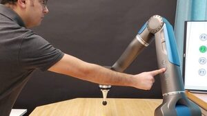 Una nueva tecnología dota a los robots de sentido del tacto sin piel artificial