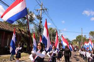 Con desfile estudiantil celebraron los 143 años de fundación de San Bernardino - Nacionales - ABC Color