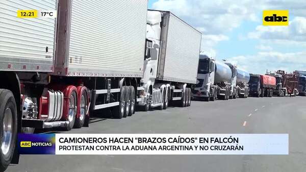 Puerto Falcón: Camioneros protestan y hacen “brazos caídos” contra la aduana argentina - ABC Noticias - ABC Color