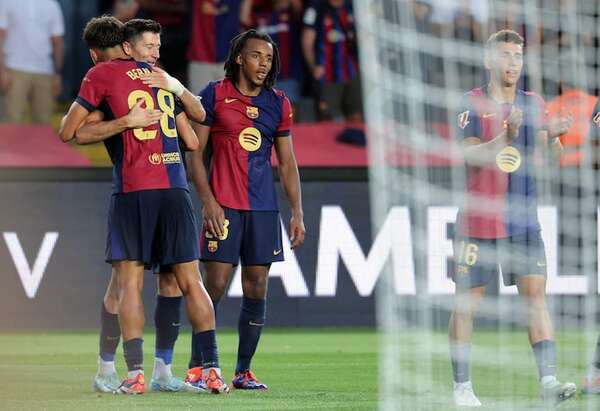Lamine Yamal y Lewandowski regalan la primera alegría a Montjuïc de la era Flick - Fútbol Internacional - ABC Color