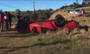 Accidentazo dejó dos vehículos ruedas para arriba y a una persona atrapada