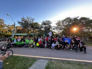 Atletas dedicados al ciclismo y al roller protestan pidiendo más seguridad en Parque Guasu - Nacionales - ABC Color