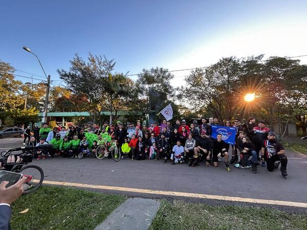 Atletas dedicados al ciclismo y al roller protestan pidiendo más seguridad en Parque Guasu - Nacionales - ABC Color