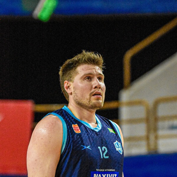 San José sigue como líder y ahora también como único invicto en el baloncesto masculino