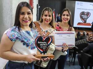 Día del guaraní: estos son los que recibirán el trofeo “Rohayhu Che Ñe’ê” - Cultura - ABC Color