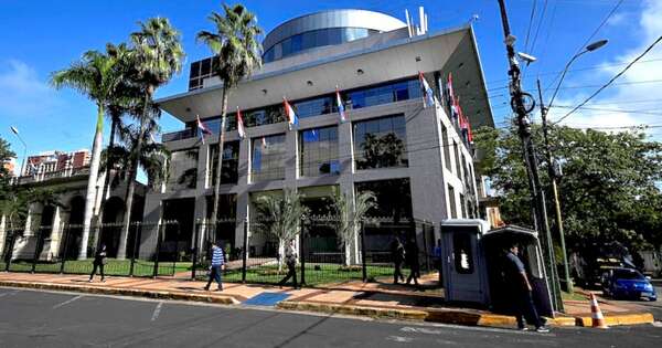 La Nación / Este lunes instalan CBI antilavado del Congreso