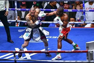 Versus / Mayweather domina a Gotti en pelea de exhibición reprobada por el público