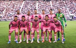 Versus / Doblete de Luis Suárez y asistencia de Matías Rojas