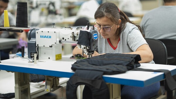 Armor conquista nuevos mercados y exporta sus chalecos antibalas a Panamá, Chile y Brasil