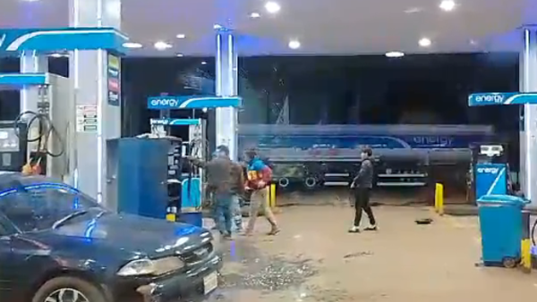 Playeros denuncian agresión de clientes en gasolinera de Hernandarias