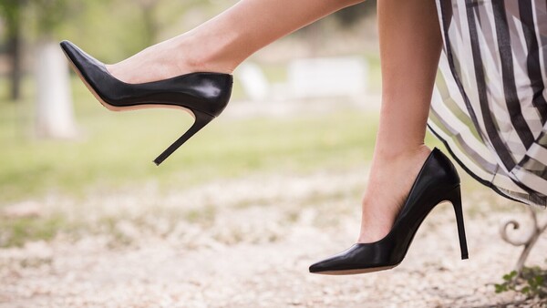 La moda camina hacia la comodidad: Adiós a los tacones imposibles