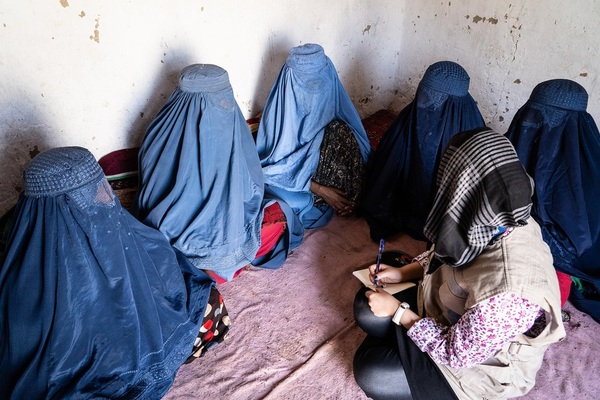 La ONU condena restricciones de los talibanes a los derechos de las mujeres en Afganistán