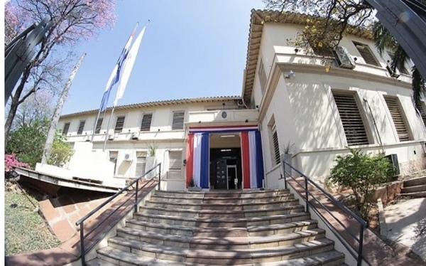 Ministerio de Salud garantiza provisión de insumos y medicamentos