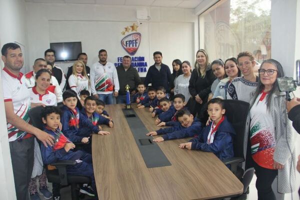 Entregan Trofeo a los chicos de la Selección de Pedro Juan Caballero Sub 8 en Pilar
