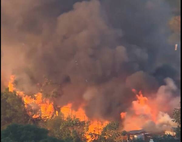 La fría tarde de pronto se transformó en un infierno en la Costanera: incendio devoró todo