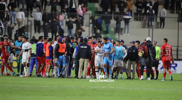 Versus / El arquero de Ameliano "explotó" al final del partido y habló de "burlas" desde Olimpia