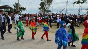 Puerto Casado celebra 135 años con un colorido desfile estudiantil