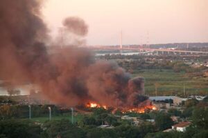 Incendio consume cerca de cuarenta viviendas precarias en Asunción